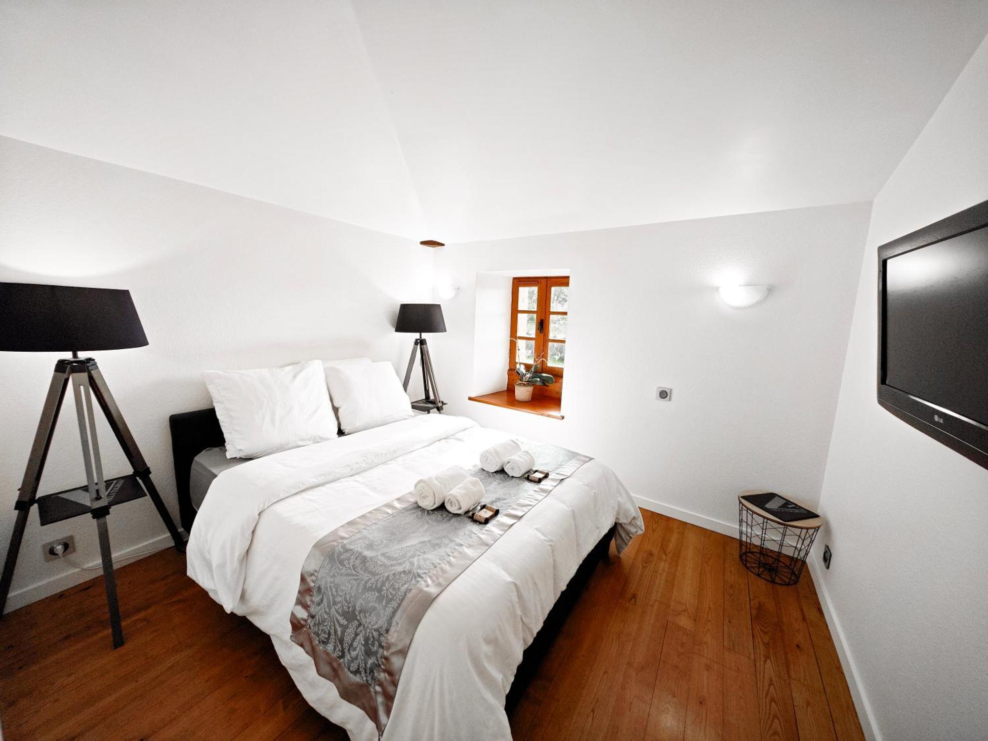Villa Tagibao Avec Piscine Chauffee Et Spa Lesterps Eksteriør bilde