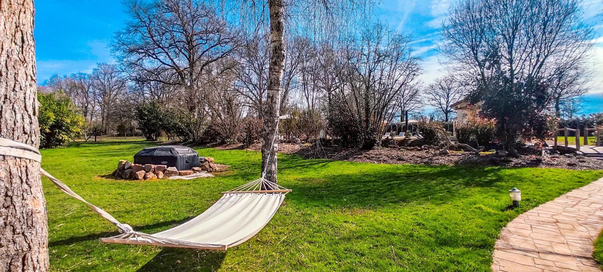 Villa Tagibao Avec Piscine Chauffee Et Spa Lesterps Eksteriør bilde