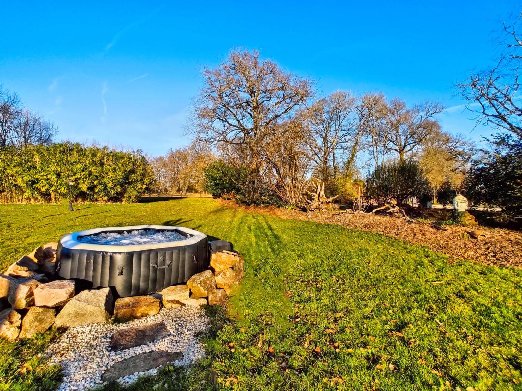 Villa Tagibao Avec Piscine Chauffee Et Spa Lesterps Eksteriør bilde