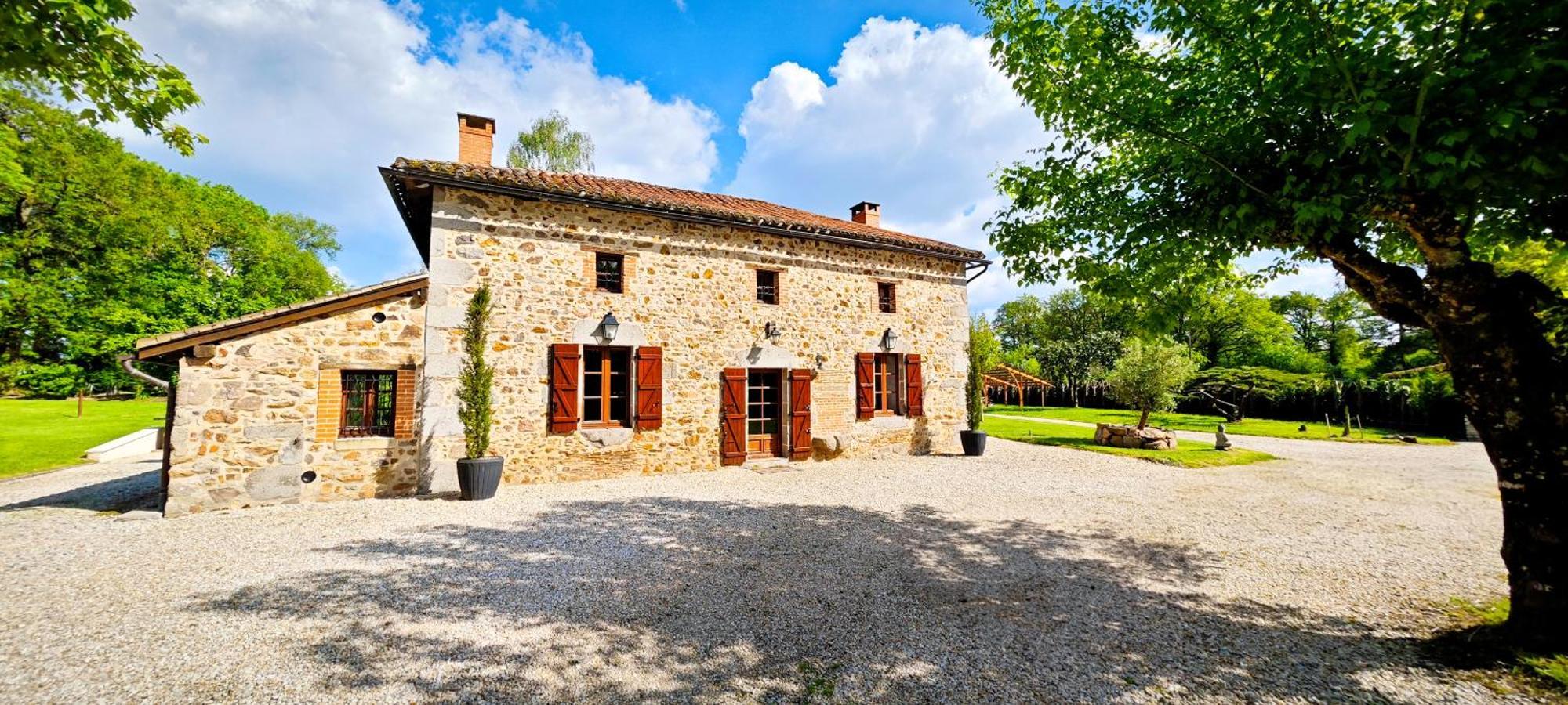 Villa Tagibao Avec Piscine Chauffee Et Spa Lesterps Eksteriør bilde