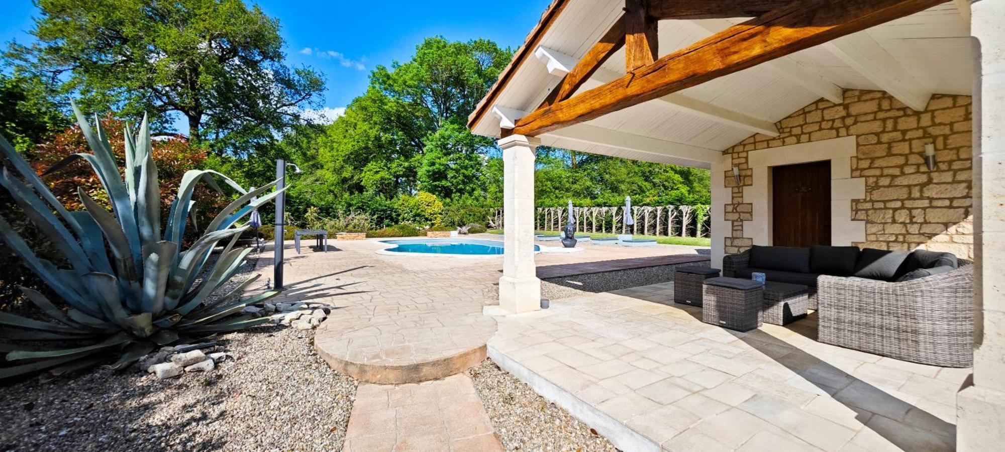Villa Tagibao Avec Piscine Chauffee Et Spa Lesterps Eksteriør bilde
