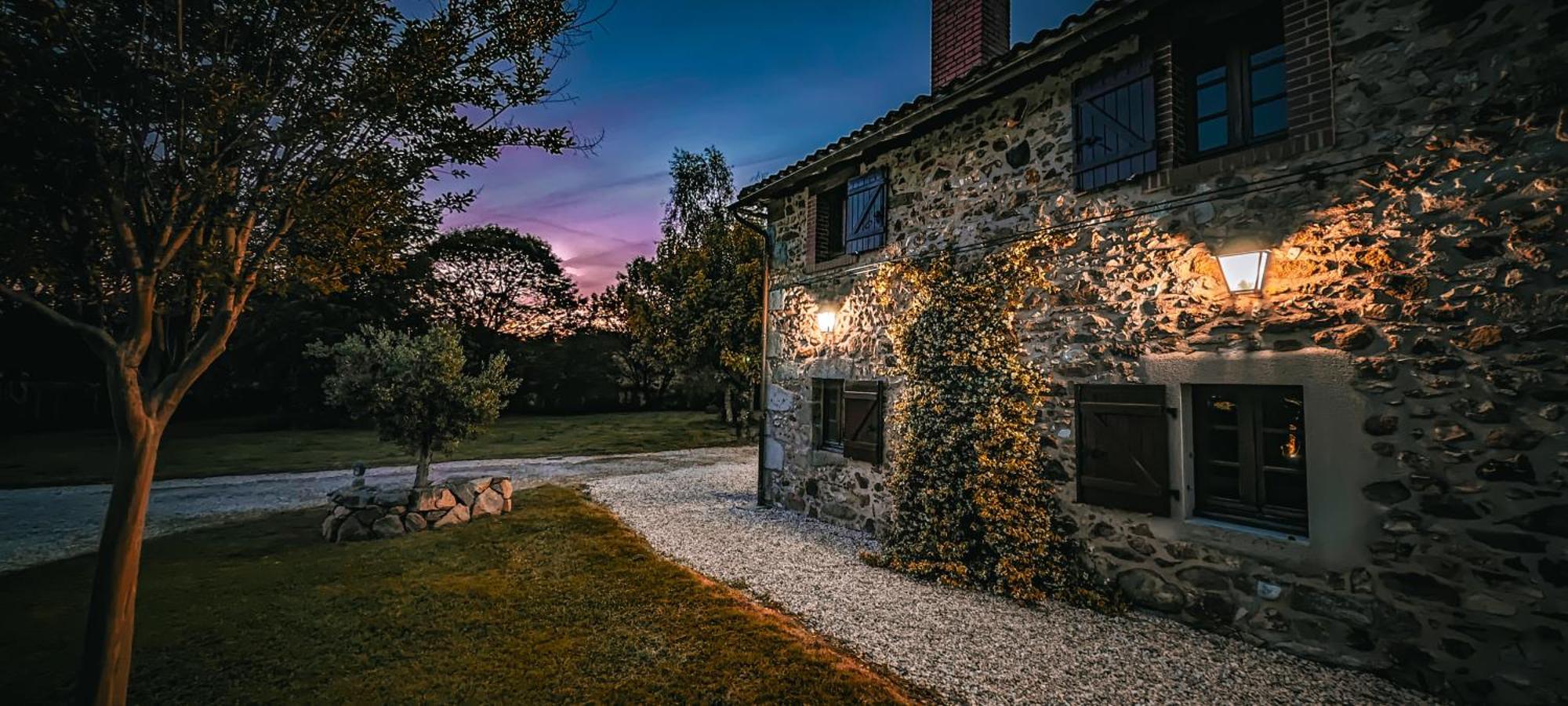 Villa Tagibao Avec Piscine Chauffee Et Spa Lesterps Eksteriør bilde