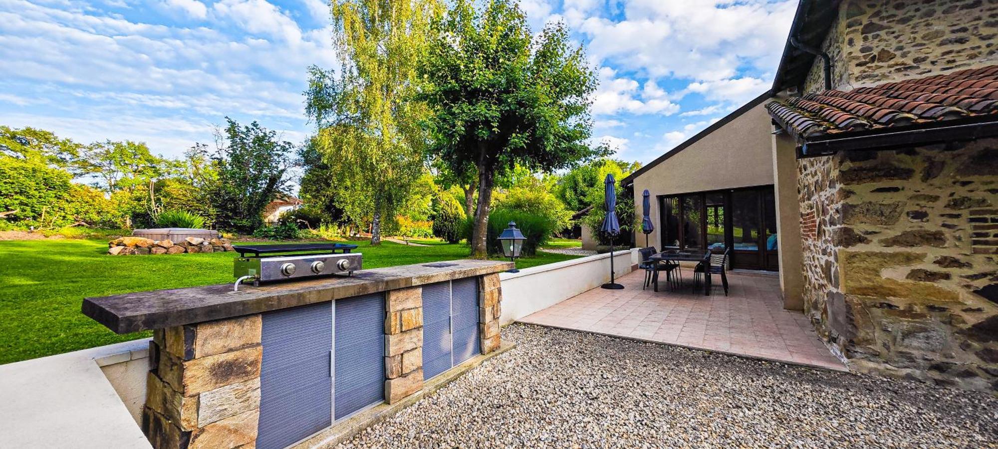 Villa Tagibao Avec Piscine Chauffee Et Spa Lesterps Eksteriør bilde