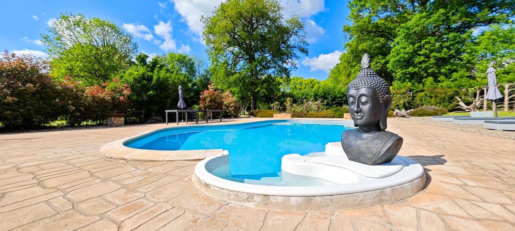 Villa Tagibao Avec Piscine Chauffee Et Spa Lesterps Eksteriør bilde